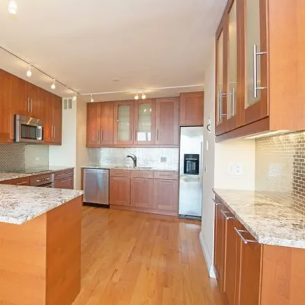 Image 8 - 2500 North Lakeview, 2500 North Lakeview Avenue, Chicago, IL 60614, USA - Condo for sale