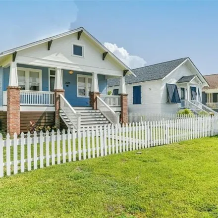 Buy this 3 bed house on Central Cultural Center in 2627 Avenue M, Galveston