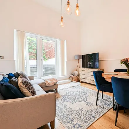 Rent this 3 bed apartment on Thorney Hedge Road in Strand-on-the-Green, London