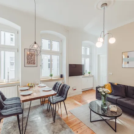 Rent this 3 bed apartment on Presse Tabak / Hermes Paket Shop in Stettiner Straße 30, 13357 Berlin