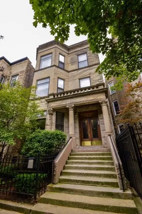 Rent this 3 bed apartment on 925 West Newport Avenue in Chicago, IL 60657