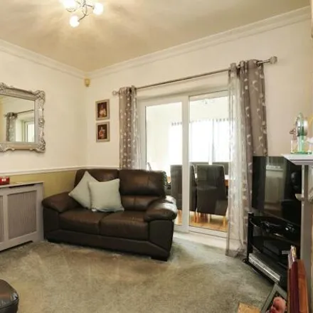 Image 3 - Burnham Drive, Leicester, LE4 0HR, United Kingdom - House for sale