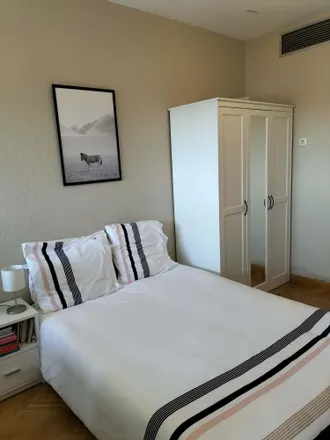 Rent this 5 bed room on Palmira in Calle de Jacometrezo, 15