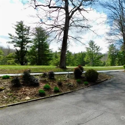 Image 7 - Grassy Creek Golf & Country Club, 2360 Swiss Pine Lake Drive, Spruce Pine, NC 28777, USA - House for sale