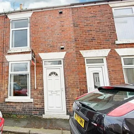 Rent this 2 bed townhouse on Cross London Street in Chesterfield, S43 2AG