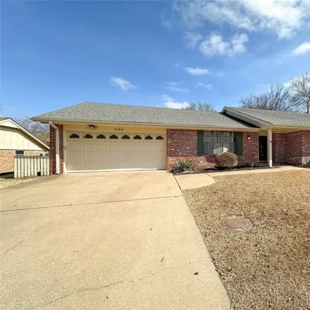 Image 2 - 1122 Lariat Drive, Bartlesville, OK 74006, USA - House for sale