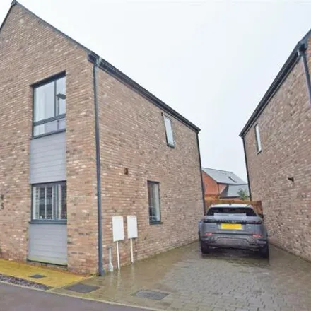 Buy this 3 bed townhouse on Dalgleish Crescent in Shrewsbury, SY3 9FW