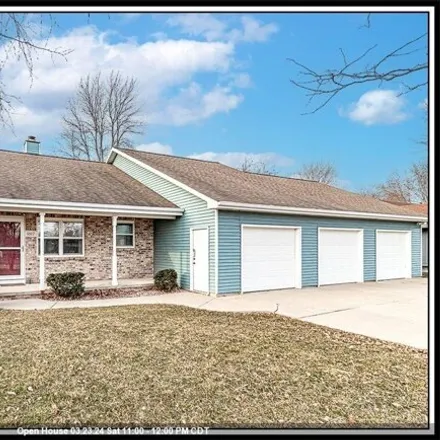 Buy this 3 bed house on 1549 Driftwood Way in Menasha, WI 54952