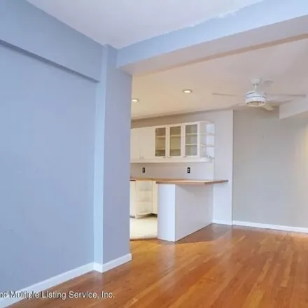 Buy this studio apartment on 20 Cliff Street in New York, NY 10305