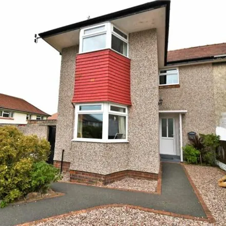 Rent this 3 bed duplex on Essex Road in West Kirby, CH48 6DH