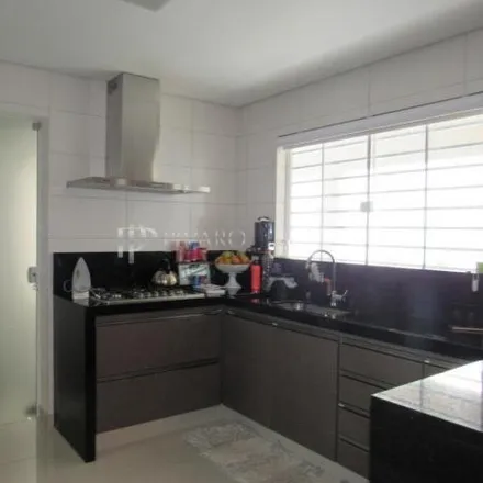 Image 1 - Rua Sebastião Montilha Garcia, Coliseu, Londrina - PR, 86025-720, Brazil - House for sale