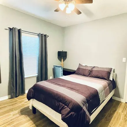 Rent this 3 bed house on San Antonio