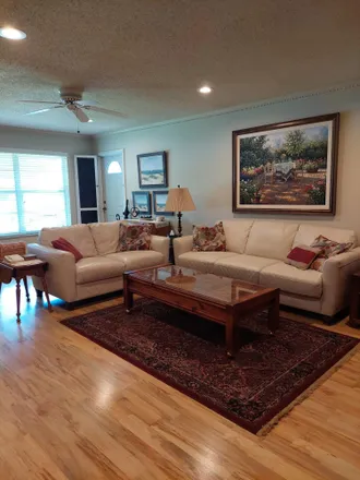 Buy this 1 bed condo on 957 Circle Drive in Kingsland, Delray Beach