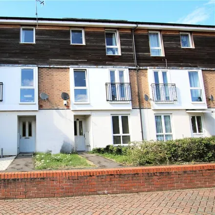 Rent this 4 bed townhouse on 52 Meadow Way in Reading, RG4 5LY