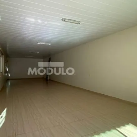 Image 1 - Praça Lincoln, Presidente Roosevelt, Uberlândia - MG, 38401-104, Brazil - House for rent