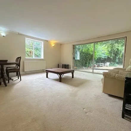Rent this 1 bed apartment on 25 Oakleigh Road North in London, N20 9HE