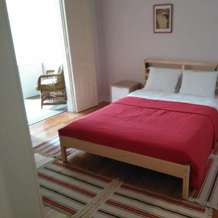 Rent this 6 bed room on Marisqueira do Lis in Avenida Almirante Reis 27B, 1150-008 Lisbon