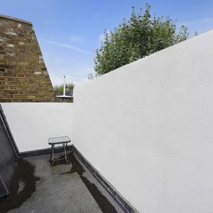 Rent this 3 bed apartment on Harwood Road in London, SW6 4QL