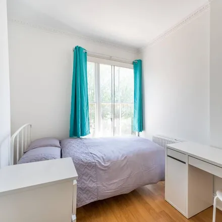 Rent this 2 bed apartment on Elsham Road in London, W14 8HD