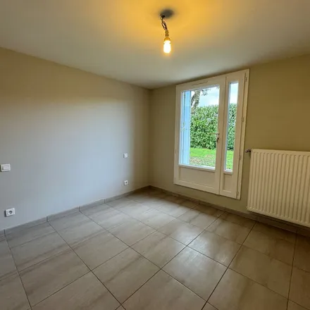 Rent this 4 bed apartment on 2 Rue Rabelais in 86240 Fontaine-le-Comte, France