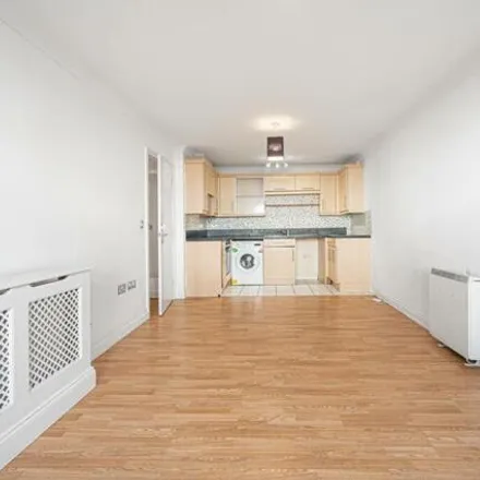 Image 1 - Tudor Primary School, Queen's Road, London, N3 2AG, United Kingdom - Apartment for rent