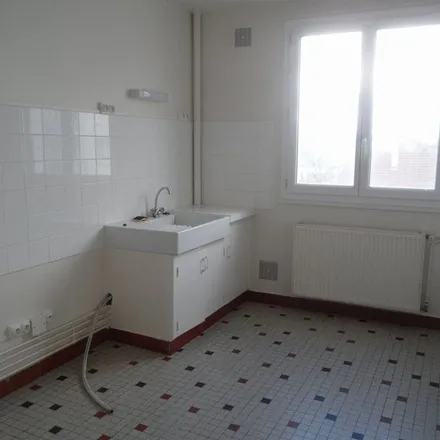 Image 3 - 9 Rue Louis Rolland, 18000 Bourges, France - Apartment for rent