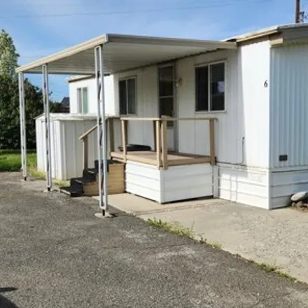 Buy this studio apartment on 2233 Butterfield Road in Terrace Heights, WA 98901