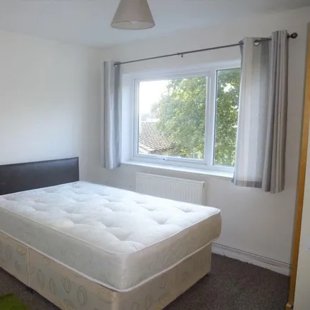 Image 5 - The Avenue, Bath Road, London, TW5 9SX, United Kingdom - Apartment for rent