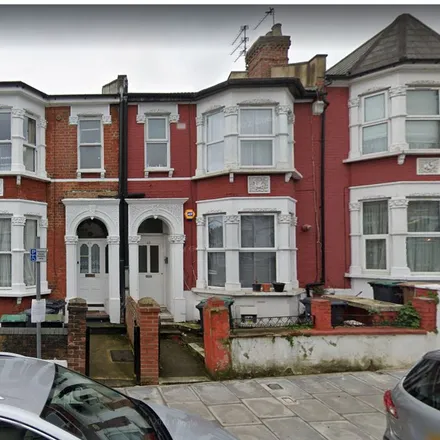 Rent this 3 bed apartment on Cavendish Road in London, N4 1AH