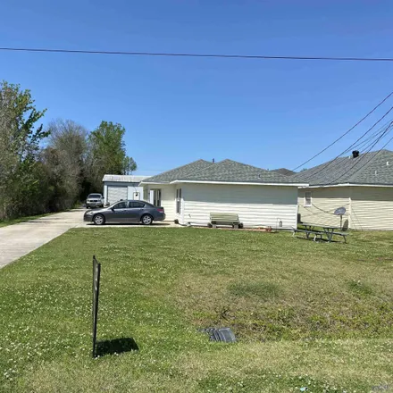 Buy this 3 bed house on 316 Veterans Drive in Patterson, LA 70392