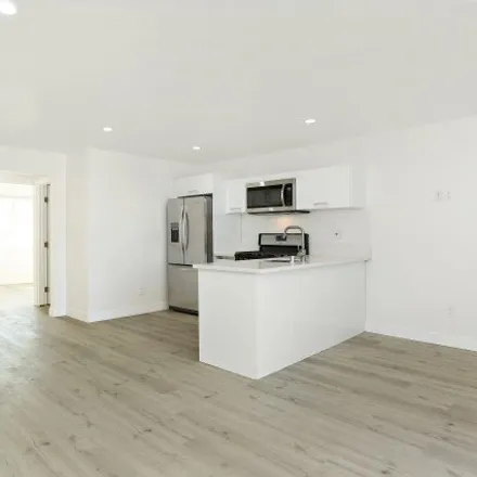 Image 2 - Laurel Canyon Boulevard, Los Angeles, CA 91605, USA - Apartment for rent