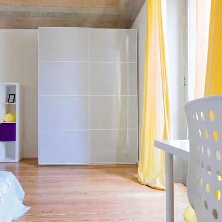 Rent this 5 bed room on Via Silvio Pellico in 16 scala B, 10125 Turin Torino