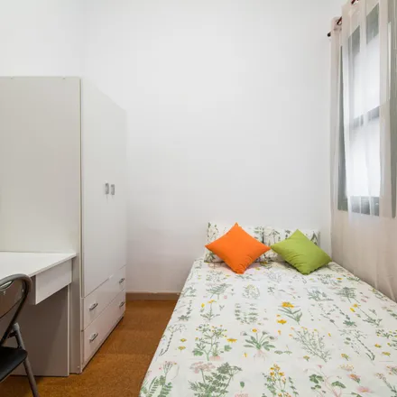 Rent this 4 bed room on Carrer de Verdi in 54, 08012 Barcelona