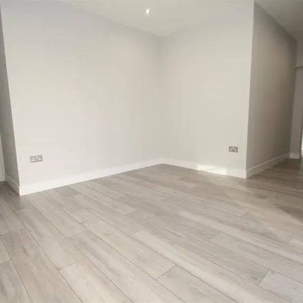 Rent this 1 bed apartment on Victoria Avenue in Southend-on-Sea, SS1 9SB