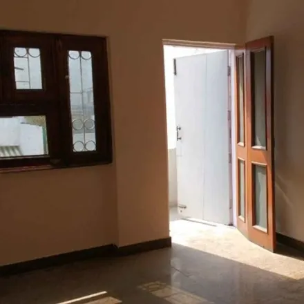 Rent this 3 bed house on Netaji Subhash Place (Red Line) in Mahatma Gandhi Road, Shalimar Bagh