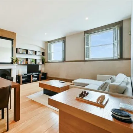 Rent this 2 bed room on 27 Queen's Gate Terrace in London, SW7 5PF