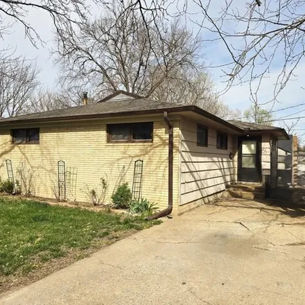 Buy this 3 bed house on 997 South 2nd Street in Salina, KS 67401