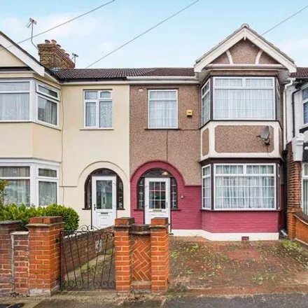 Buy this 3 bed townhouse on New Road in Seven Kings, London