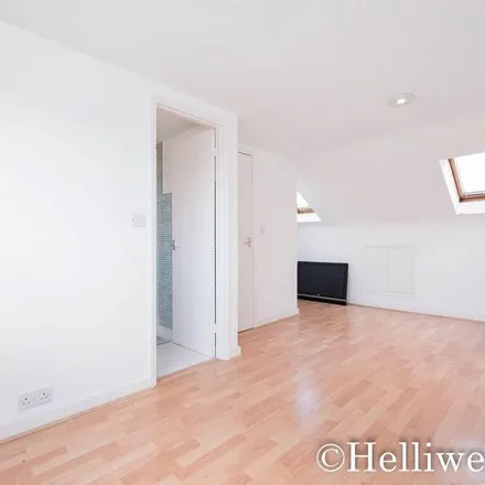 Image 9 - 15 Gumleigh Road, London, W5 4UX, United Kingdom - House for rent