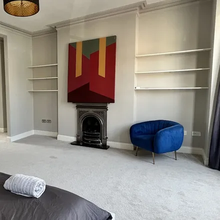 Rent this 4 bed townhouse on London in W12 7JQ, United Kingdom