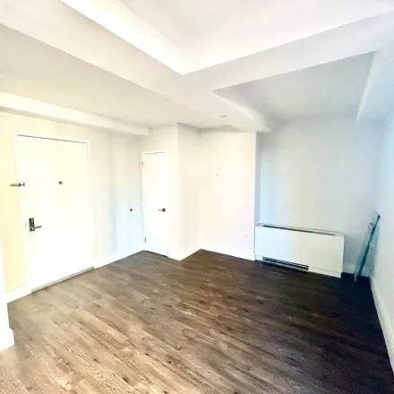 Rent this 1 bed apartment on 401 East 89th Street in New York, NY 10128