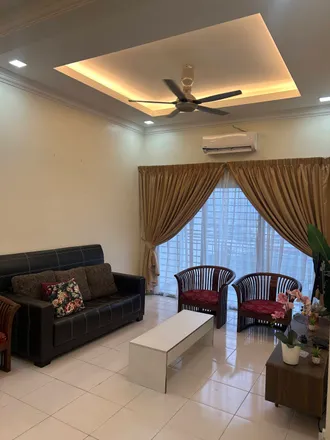 Rent this 3 bed apartment on SJK(C) Kheow Bin 侨民华文小学 in Jalan Medan Selayang, Taman Seri Selayang