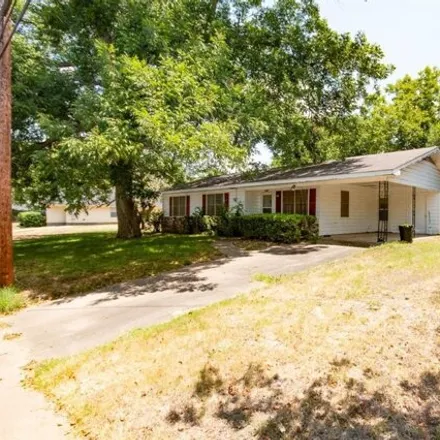 Image 2 - 1250 East Alamo Street, Brenham, TX 77833, USA - House for sale