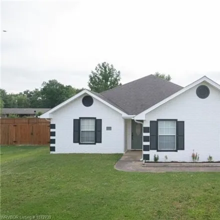 Buy this 3 bed house on 913 North 2nd Terrace in Barling, AR 72923