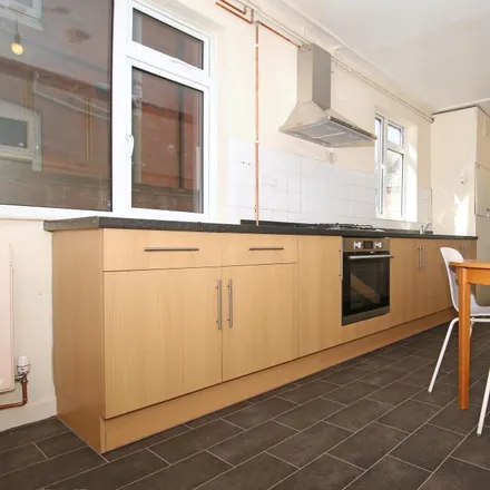 Rent this 4 bed townhouse on Mandora Lane in Leicester, LE2 1AG