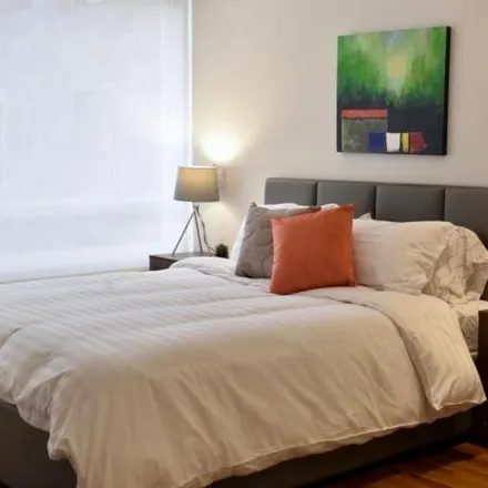 Rent this 2 bed apartment on Peluqería Unisex in Avenida la Coruña, 170107