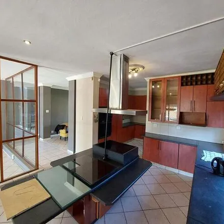 Image 1 - 386 Beaufort West Street, Faerie Glen, Gauteng, 0043, South Africa - Apartment for rent