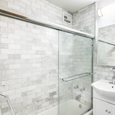 Image 5 - 201 West 21st Street, New York, NY 10011, USA - Apartment for sale