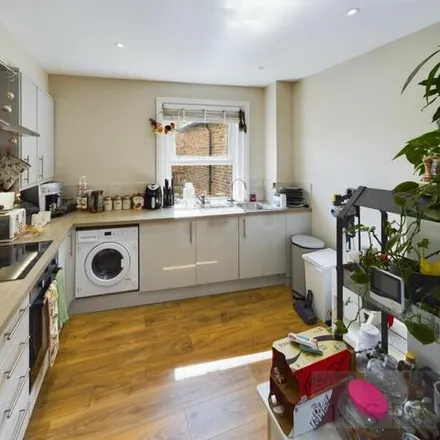 Image 3 - Springfield Road, West Green, RH11 8AD, United Kingdom - Apartment for sale