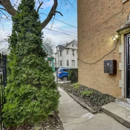 Image 2 - 7039 South Kimbark Avenue, Chicago, IL 60637, USA - House for sale